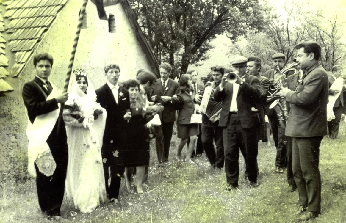 Nuntă din anii 60 ai secolului trecut SURSA FOTO Centrul Cultural Dunărea de Jos din Galaţi