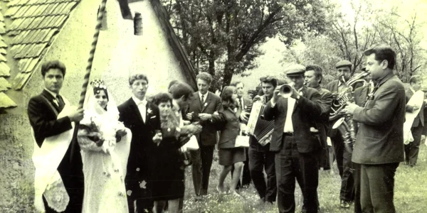 Nuntă din anii 60 ai secolului trecut SURSA FOTO Centrul Cultural Dunărea de Jos din Galaţi