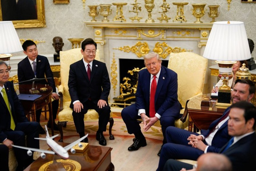 Trump ameninţă China cu taxe vamale de 200%: „Nu vreau să joc aceste cărţi, pentru că dacă aş face-o aş distruge China”