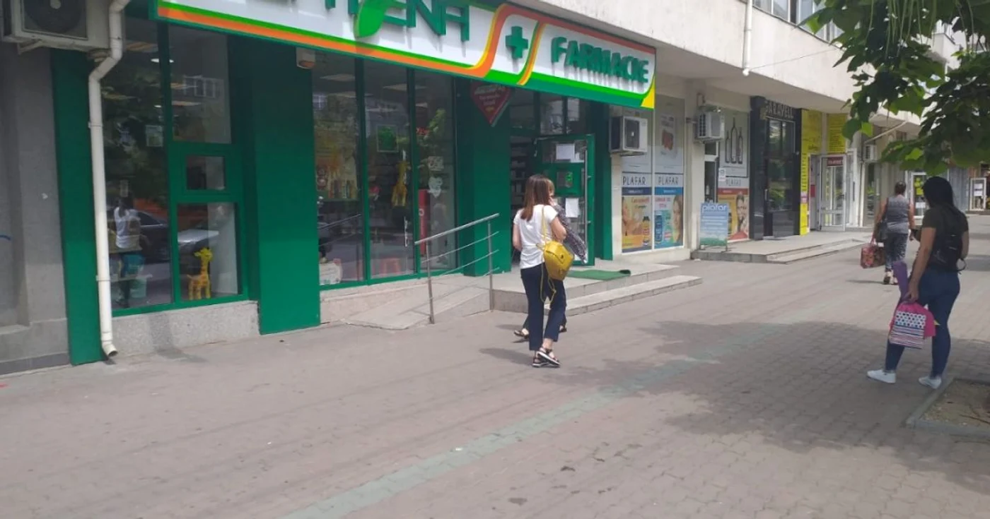 foto fațadă farmacie Catena