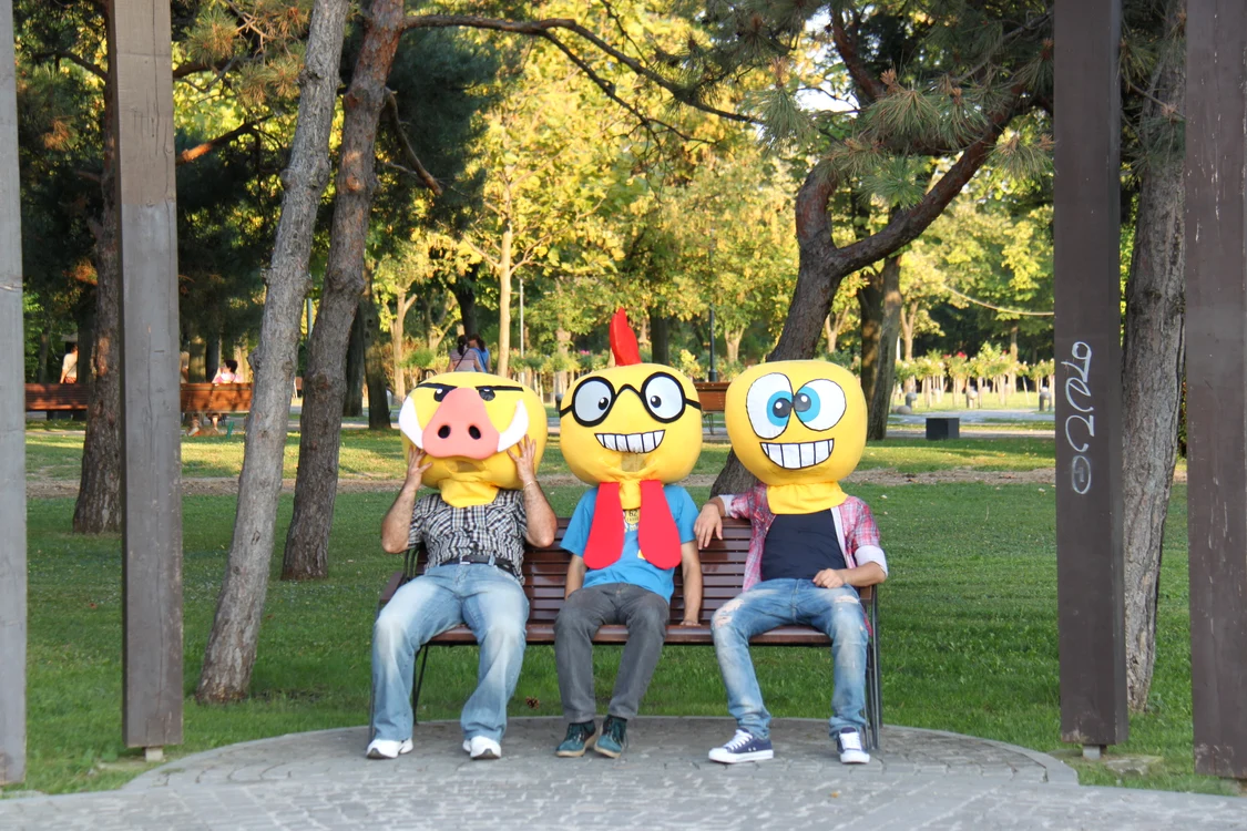 
    Cusurgiii sunt mereu în mijlocul evenimentelor   