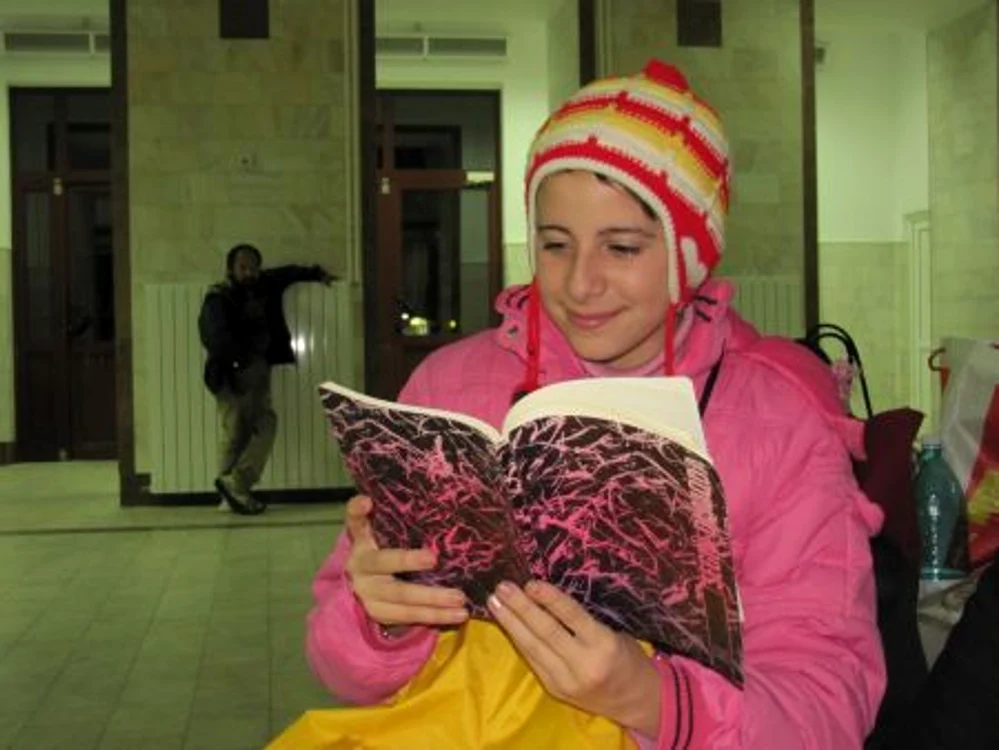 Maria Frandeş îşi petrece adesea serile în gară, aşteptând trenul spre Mârşa