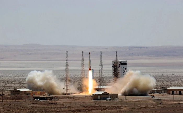 Iranul a testat cu succes o nouă rachetă ce poate duce un satelit în spaţiu FOTO AFP 