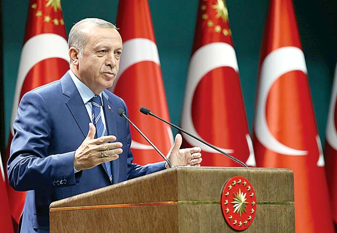Preşedintele  turc Erdogan  a înăbuşit puciul