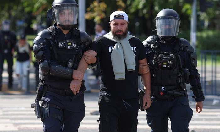 Ciocniri violente între forțele de ordine, fermieri și reprezentanți ai mișcărilor suveraniste, în București. FOTO Inquam Photos / George Călin