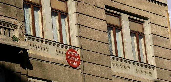 Deşi Primăria Capitalei expertizează tehnic clădirile cu risc seismic ridicat, numai 30 de imobile au fost consolidate în 13 ani FOTO Adevărul