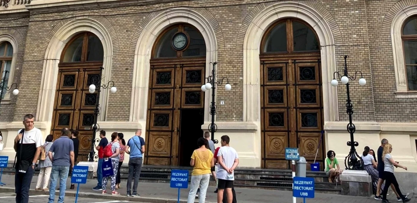 Studenţii Universităţii Babeş-Bolyai din Cluj vor avea o perioadă de tranziţie înainte de a reveni la cursurile cu prezenţă fizică. FOTO Arhivă Adevărul