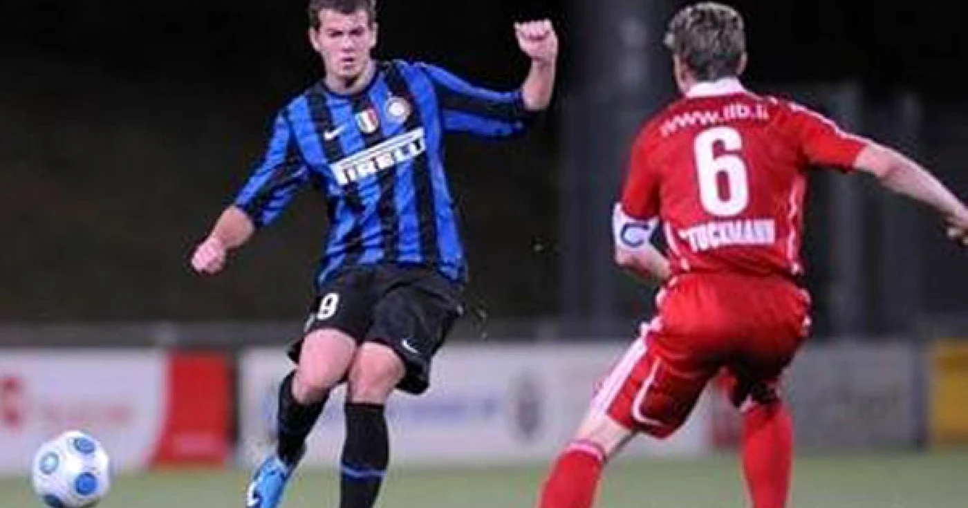 Denis Alibec (stânga) vrea să devină titular la Inter Milano