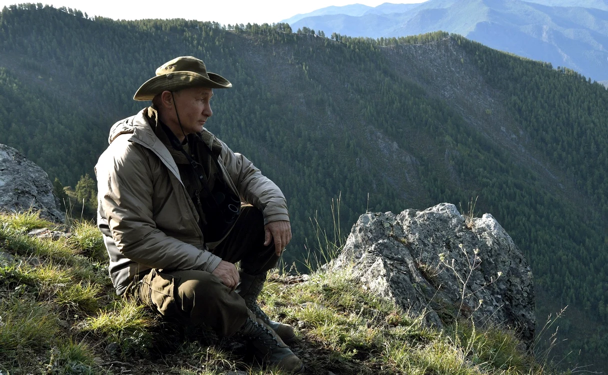Vladimir Putin a admirat peisajele de la înălţime în vacanţă