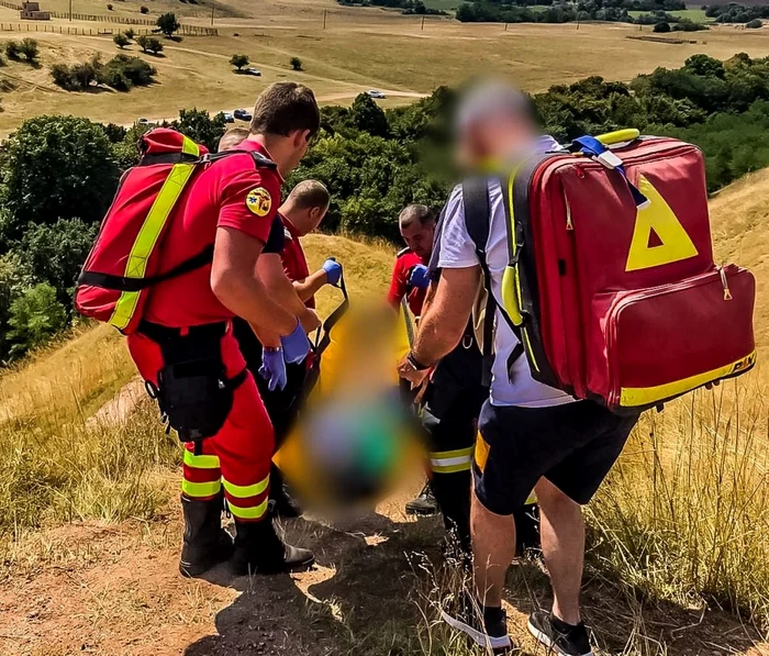 Femeia a fost coborâtă de pompieri. Foto ISU Alba