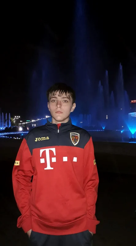 Andrei Tudor concurentul de 17 ani la Concursul Naţional Online „Puzzle RoMania” considerat de organizator un mic geniu Foto Arhiva personală 1