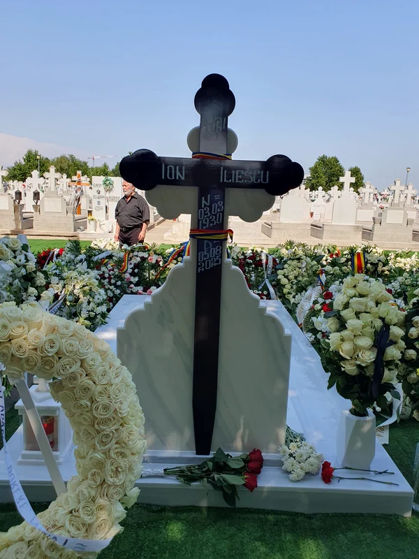 Primele imagini de la mormântul lui Ion Iliescu / foto: Click!