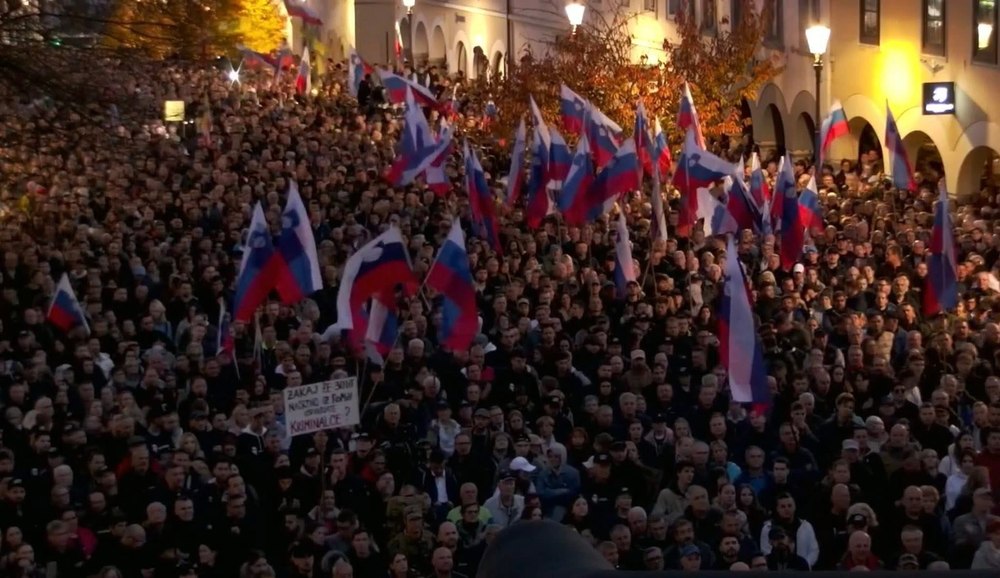 Ciocniri violente la Belgrad între susținătorii și opozanții președintelui. Vučić cedează și anunță alegeri anticipate
