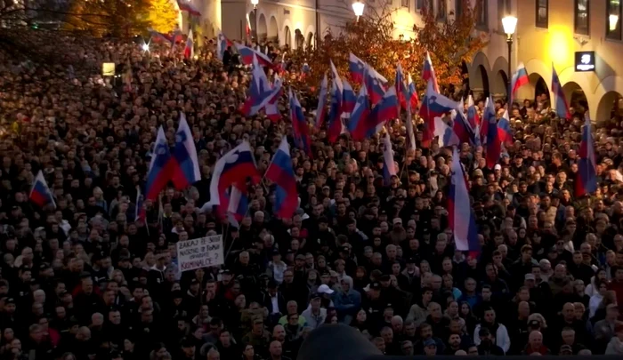 VIDEO Protest uriaș la un an de la tragedia din gara Novi Sad în care au murit 14 oameni, printre care 2 copii. Zeci de mii de oameni cer justiție și alegeri anticipate în Serbia