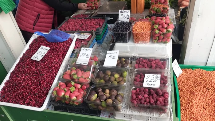 În Piața Mare din Craiova oferta este cu mult mai bogată decât în zilele obișnuite FOTO: DAJ Dolj