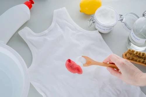 Aşa scoţi petele de sânge cu soluţii netoxice!