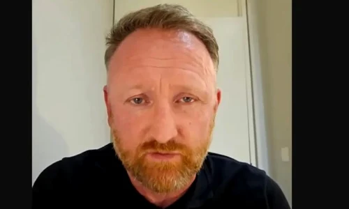 Chay Bowes captură video jpg
