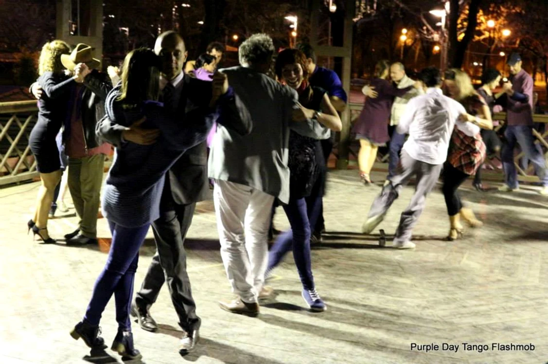 
    Tango la eveniment  