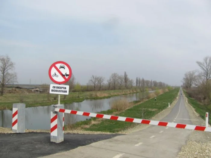 Pista de biciclete pe digul Begăi