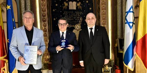 Directorul SRI a primit Medalia de Onoare ''Prieten al Comunităţilor Evreieşti din România'' jpg