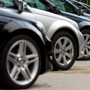 masini vanzare automobile noi parcare foto shutterstock