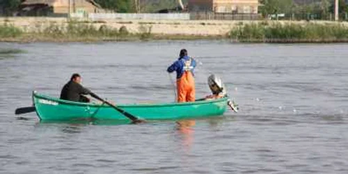 Înecaţii sunt căutaţi cu plase