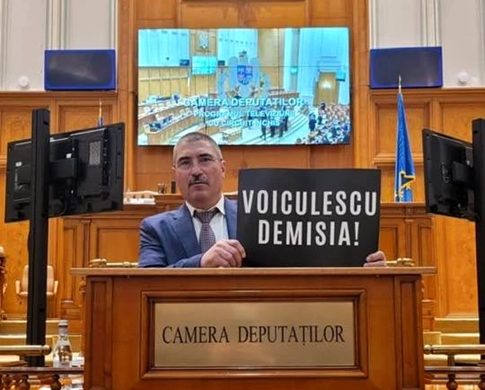 Deputaţii PSD cer demisia lui Vlad Voiculescu. FOTO: Facebook Vasile Citea