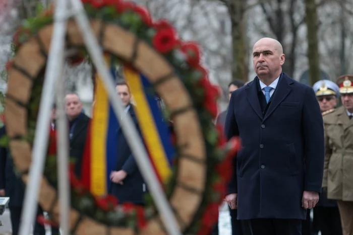 Ilie Bolojan, la monumentul domnitorului Alexandru Ioan Cuza FOTO: Inquam photos/ George Călin