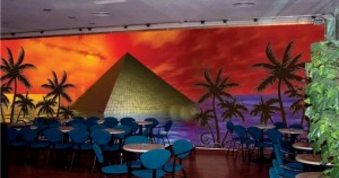 Imagine din interiorul discotecii La Piramide, din Coslada Foto: sinfiesta.com