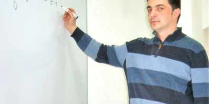 Daniel Breaz  (35 de ani),  profesor doctor  în matematică 