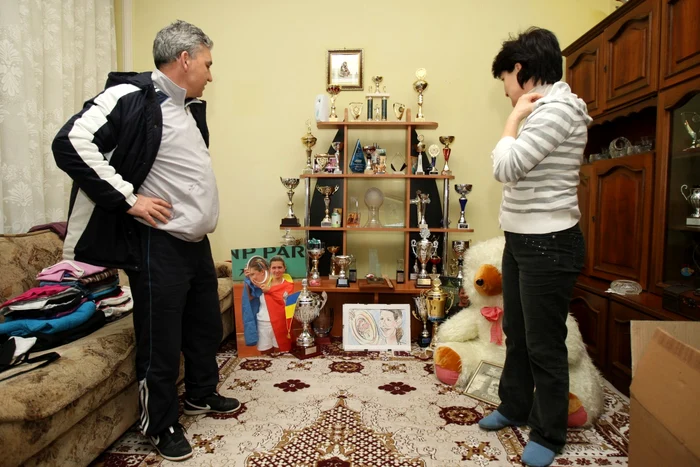Părinţii Simonei, Stere şi Stania, au "colecţionat" trofeele strânse de fiica lor încă de mică