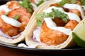 taco cu creveti la gratar si sos de coriandru jpeg