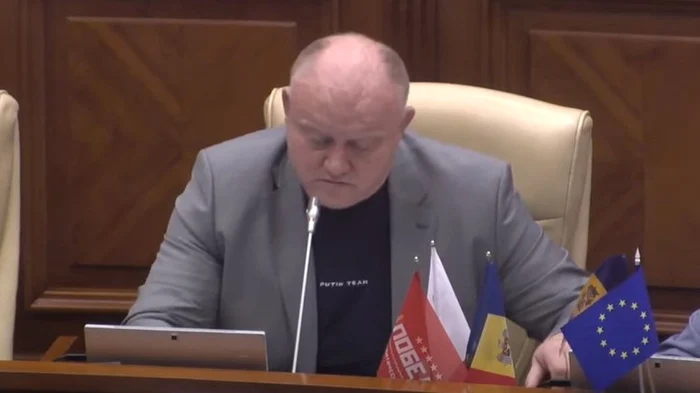 Bolea a venit cu un tricou pe care scria ,,Putin Team”, adică ,,Echipa lui Putin”. FOTO: Deschide.md