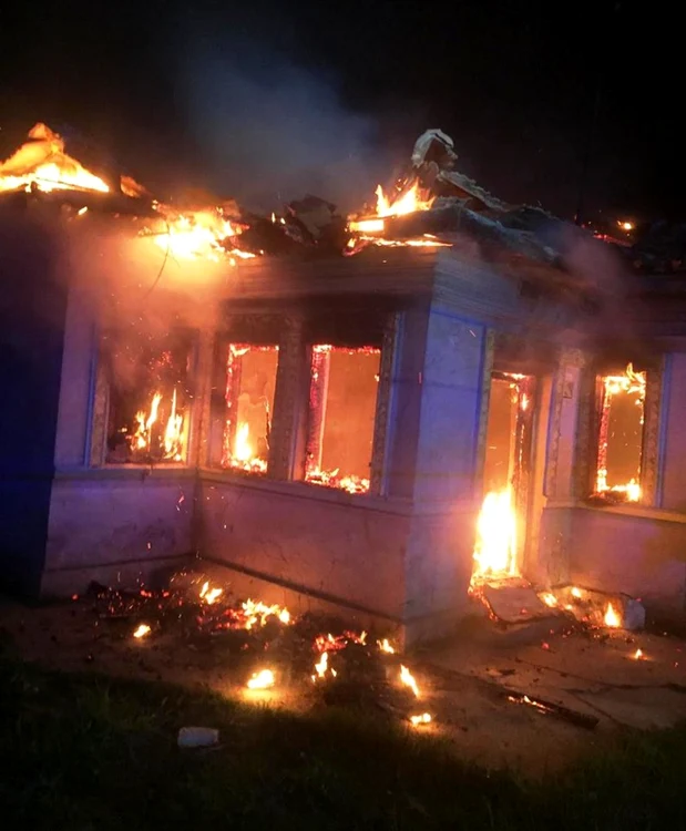 Casa a fost cuprinsă de flăcări FOTO Facebook/ISU Călăraşi