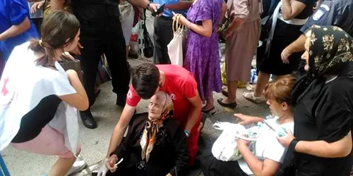 Îmbulzeală la racla cu moaştele Sf. Nifon