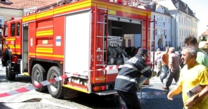 Incendiul s-a declanşat la parterul unui bloc Foto: arhivă