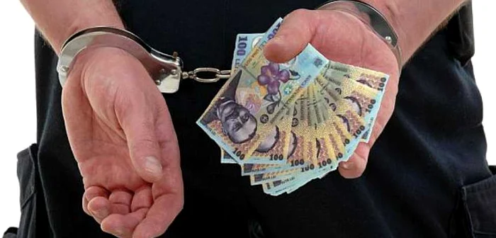 Medicul de la DSP  a fost prins în flagrant în timp ce primea mită