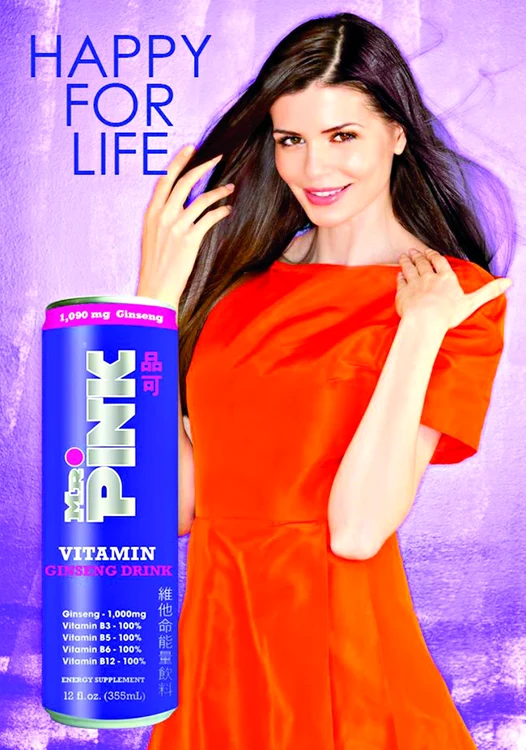 
    Fosta doamnă Columbeanu  promovează băutura  „Mr. Pink”  