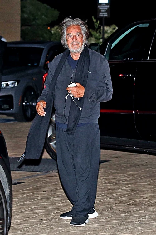 
    Al Pacino, 81 de ani, poartă haine cu două numere mai mari   