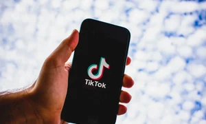 adolescenta supradoza png