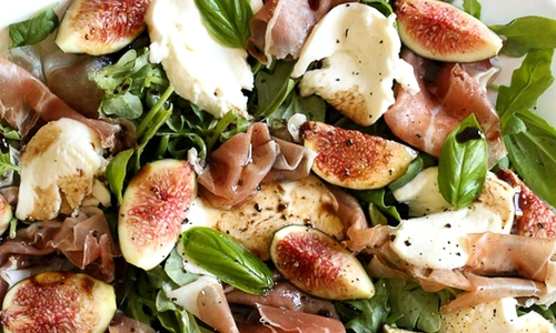 Salata de rucola cu branza si smochine jpeg