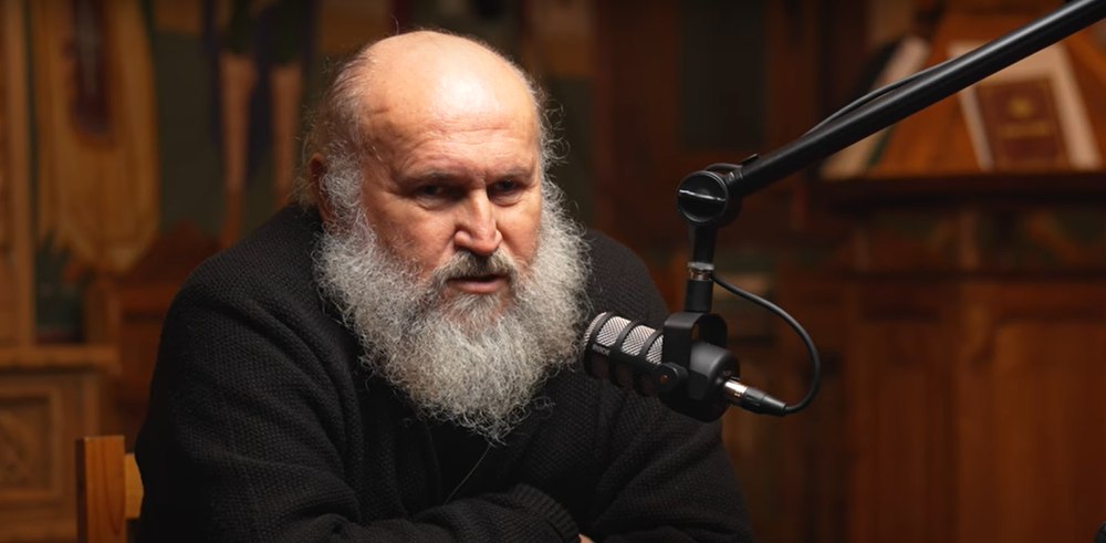 Starețul mănăstirii Nicula, campanie pro-Georgescu și declarații halucinante: „Biserica și-a făcut treaba. Se compară direcția suveranistă cu diavolismul?”