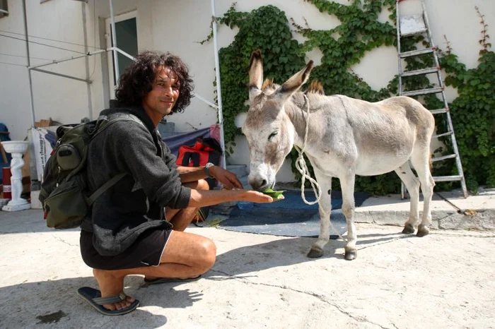 Ahmed Poukhalfa şi măgarul său
