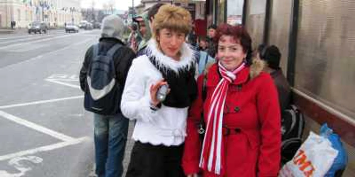Flori Lăncrănjan şi Geanina  Barb merg zilnic cu autobuzul 