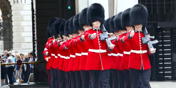 garda regala britanica shutterstock 83250058 jpg