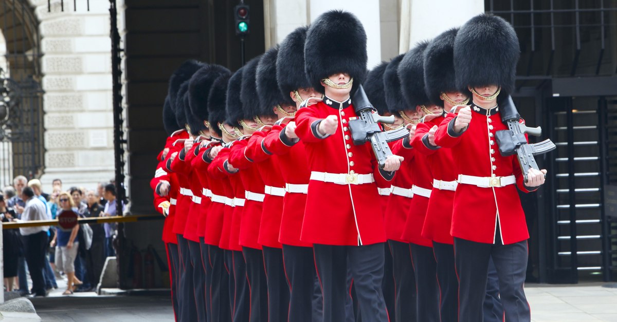 Val de căldură: Palatul Buckingham anulează "Schimbarea Gărzii"