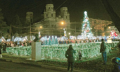 Cluj: 25 km de  beculeţe alb  albastre au  învăluit oraşul jpeg