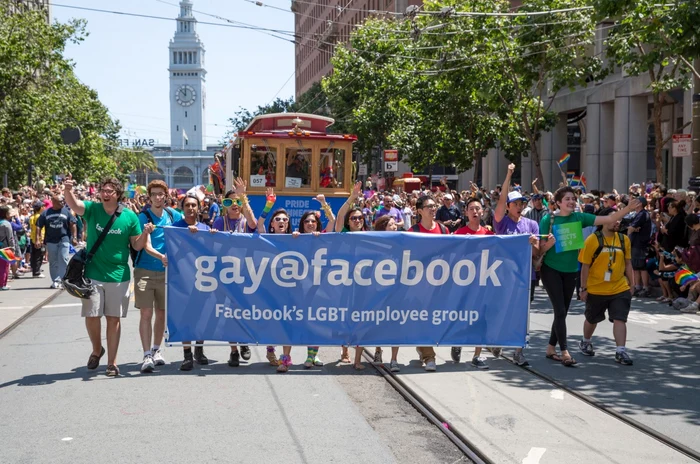 mark zuckerberg facebook parada gay allfacebook