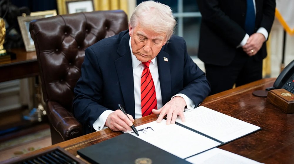 Donald Trump face presiuni asupra Chinei şi Indiei să oprească achiziţiile de petrol rusesc ieftin