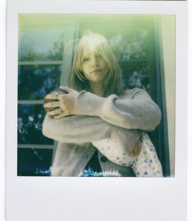 Suki Waterhouse și copilul jpg